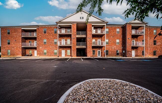 1 bed, 1 bath, 798 sqft, $850, Unit 223