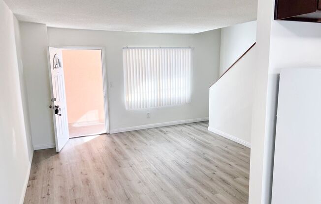 (6075) 15339 Weddington St.