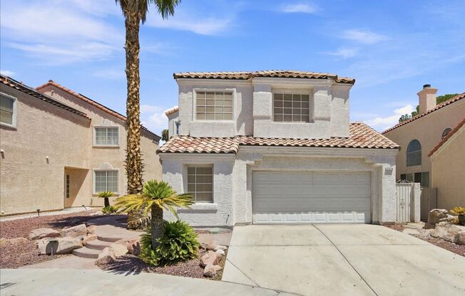 Bright & Spacious 4Bd Home with Vaulted Ceilings & Outdoor Kitchen