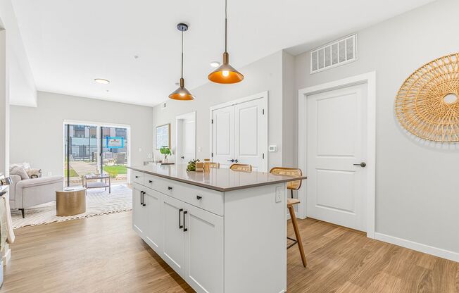 1 bed, 1 bath, 722 sqft, $1,475, Unit 1-208