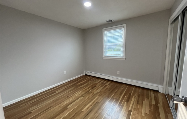 3 beds, 1 bath, $3,250, Unit 2