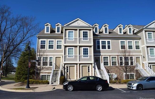 1077 FOXBORO, TROY - TOWNHOUSE FOR RENT!