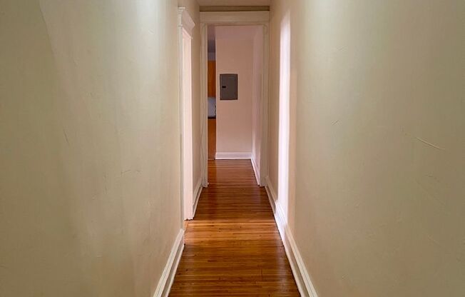 3 beds, 1 bath, 1,400 sqft, $1,595, Unit 207-A7