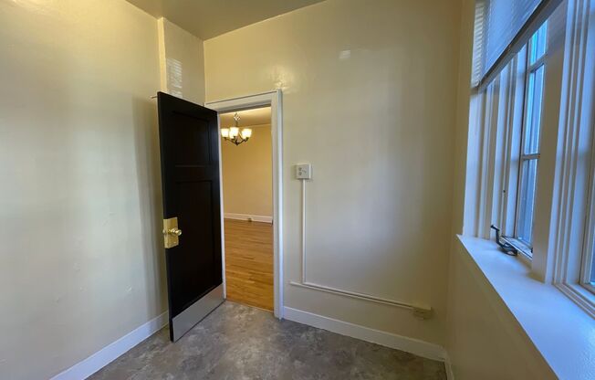 1 bed, 1 bath, 605 sqft, $1,195, Unit B-16