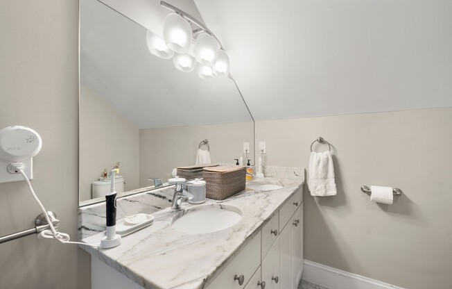 3 beds, 2.5 baths, 1,757 sqft, $4,500, Unit 3