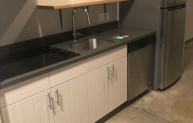 Studio, 1 bath, 651 sqft, $1,355, Unit B01