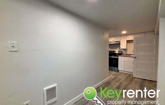 Cozy & Private 2Bed/1Bath Apartment with Shared Backyard & Prime Location