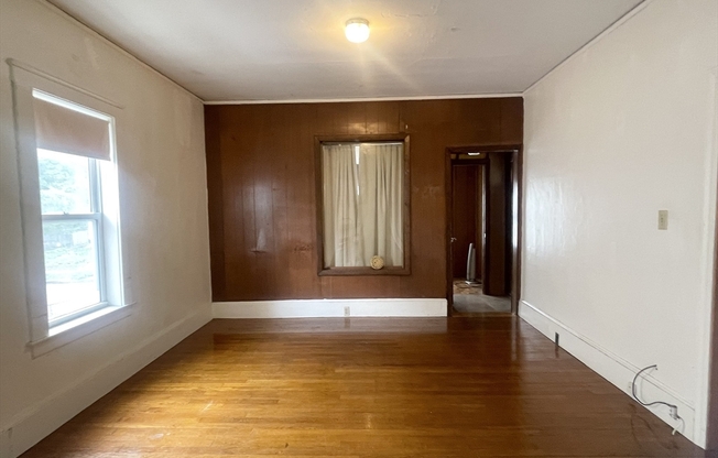 3 beds, 1 bath, $2,400, Unit 1