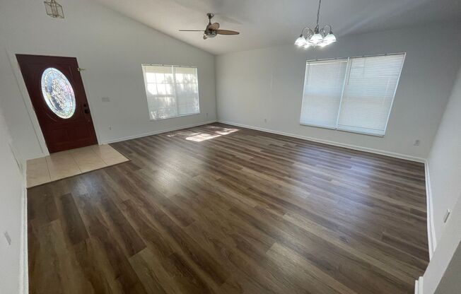 3 Bedroom/2 Bathroom SFH in Lake Griffen Estates AVAILABLE AUGUST 15th!