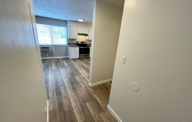 1 bed, 1 bath, 800 sqft, $1,000, Unit 4