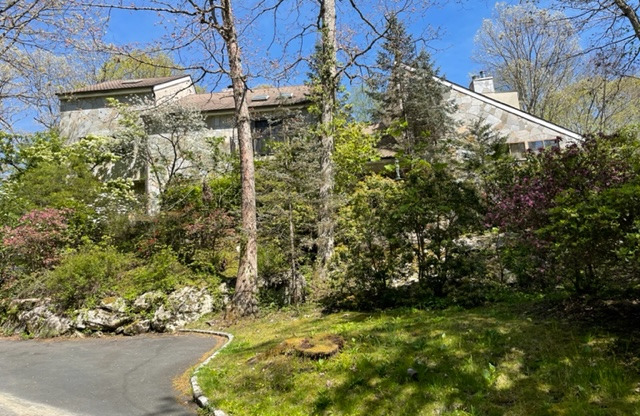9 SURREY RD