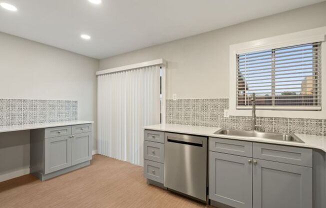 2 beds, 1.5 baths, 1,156 sqft, $1,550, Unit 42