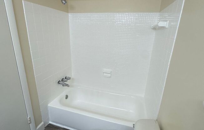 2 beds, 1.5 baths, 1,050 sqft, $1,820, Unit 3400 #303