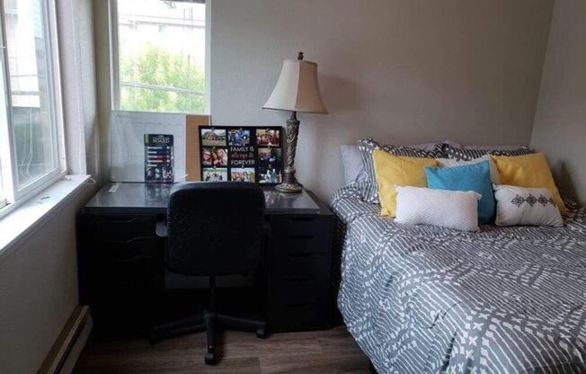 3 beds, 1.5 baths, $2,795, Unit 9