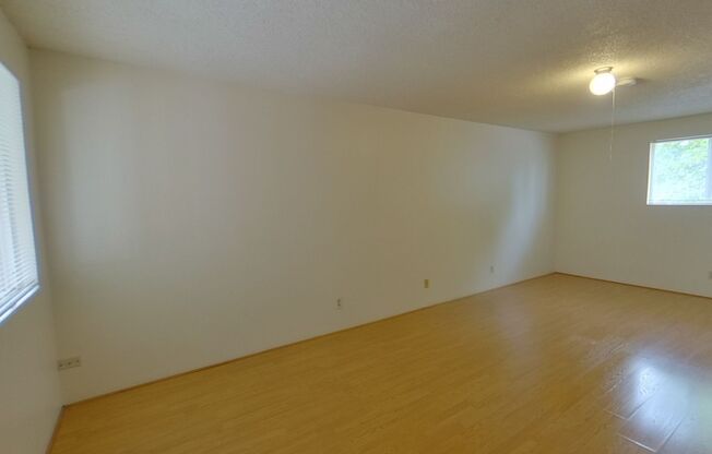 2 beds, 1 bath, $1,200, Unit 3