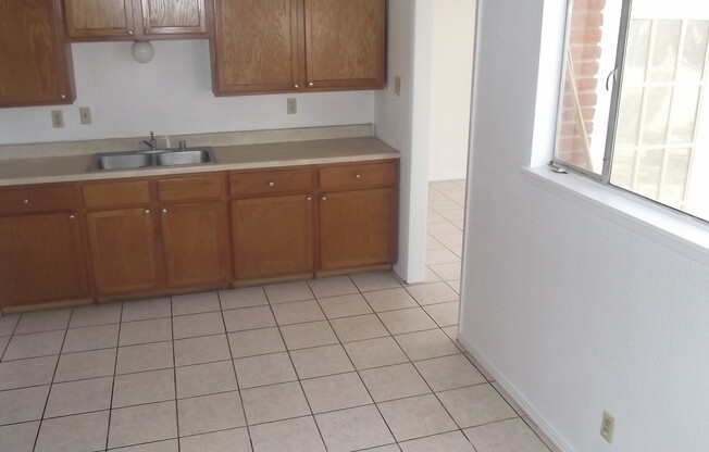 3 beds, 2 baths, $1,175