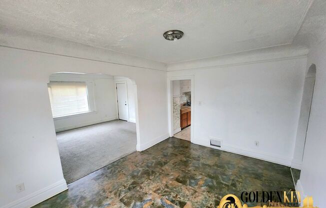 14613-14615 Mettetal St
