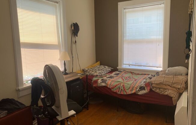 4 beds, 2 baths, $2,395, Unit 9