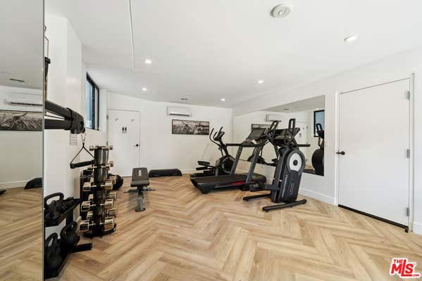 137 N DOHENY DR