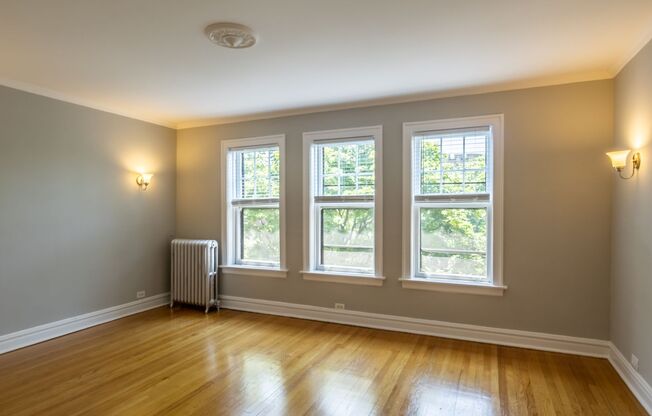 One Bed/One bath in Beautiful Edgewater ~ Heat Included