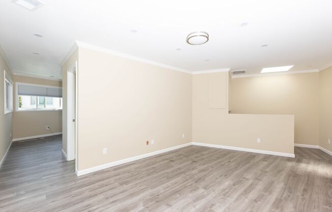 OPEN HOUSE: Tuesday (7/8)  6:00pm-6:30pm. Gorgeous Top Floor 2BR/1BA with Panoramic Views Laundry (12 Day Street)