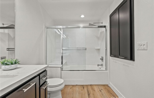 2 beds, 2 baths, 1,050 sqft, $3,250, Unit 206