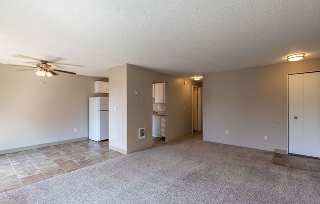 2 beds, 1 bath, 735 sqft, $1,645, Unit 05