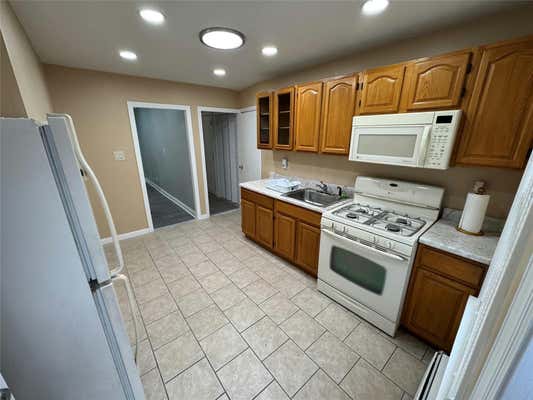 2 beds, 2 baths, 1,800 sqft, $2,500