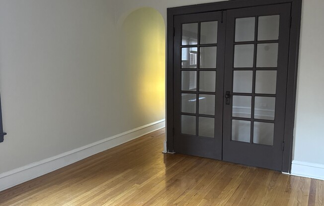 51175 W MONTROSE AVE