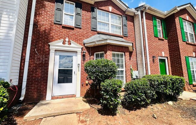 5607 STRATHMOOR MNR CIR