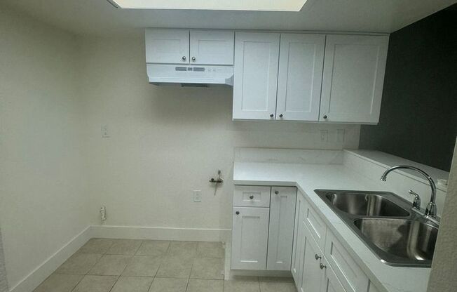 2 beds, 2 baths, 845 sqft, $2,650, Unit 6