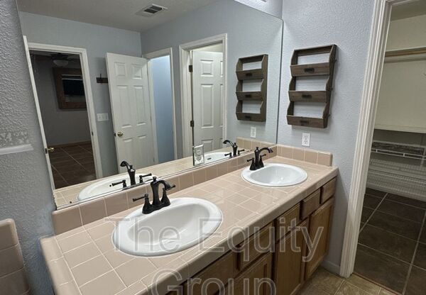 3603 N MINDEN CT