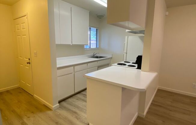 2 beds, 1 bath, 800 sqft, $2,150, Unit B