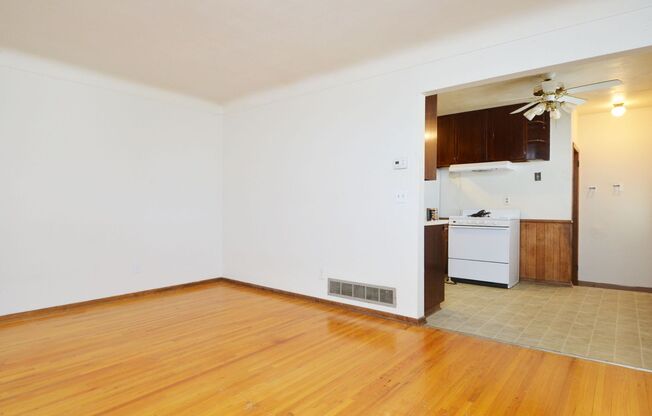 3 beds, 2 baths, $1,670, Unit 1530 Ivy Ave E