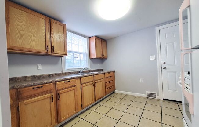 3 beds, 1.5 baths, $1,525