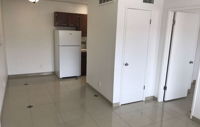 1 bed, 1 bath, 420 sqft, $987, Unit 14