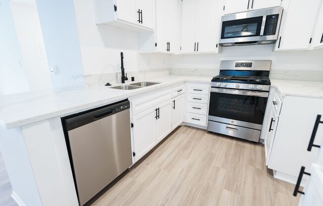 Studio, 1 bath, 700 sqft, $1,467, Unit 308