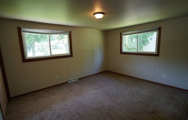 2 beds, 1 bath, $1,595