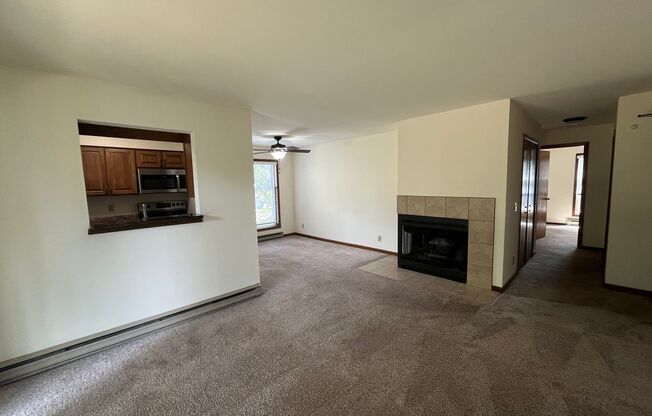 2 beds, 2 baths, 950 sqft, $1,825, Unit 7701CA