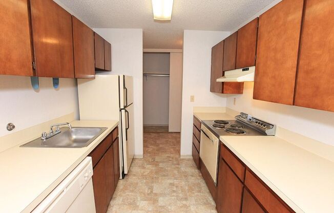 2 beds, 1 bath, 969 sqft, $1,865, Unit 2420