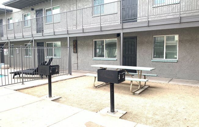 2 beds, 1 bath, 900 sqft, $1,290, Unit 8