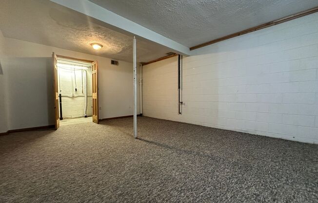 2 beds, 1.5 baths, $1,099, Unit 4