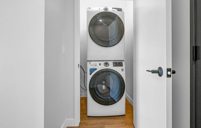 2 beds, 1 bath, 838 sqft, $1,895, Unit 413