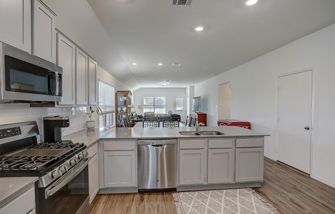 6530 Laurencia Pl, Round Rock TX