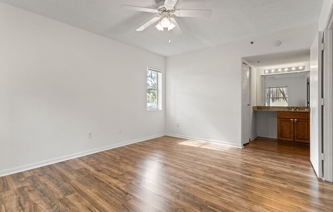 2 beds, 1 bath, 1,015 sqft, $2,050, Unit 09 - 912