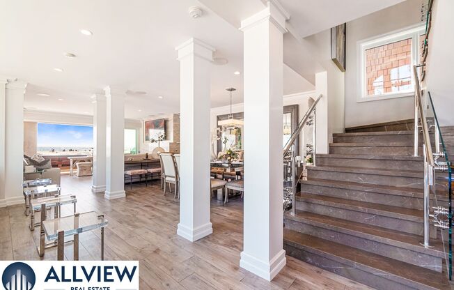 Available on 8/16/24, Stunning Beach House located on Newport Beach Boardwalk- 30+ Day Rental!