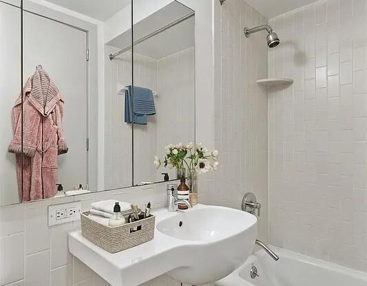 Studio, 1 bath, $3,400, Unit 2B
