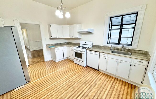 Location!! Charming 3 BR | 1.5 BA in the Heart of Noe Valley