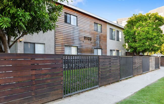 (Anna) 11133 Cumpston Street