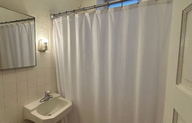 1 bed, 1 bath, 693 sqft, $995, Unit 05-C